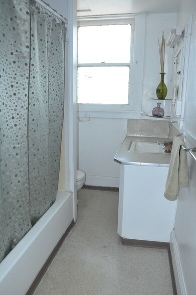Bathroom - 210 Delaware Ave