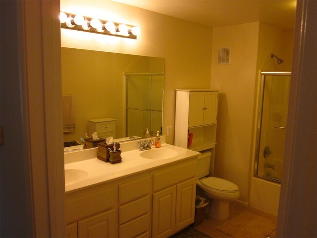 Building Photo - 9728 Marilla Dr