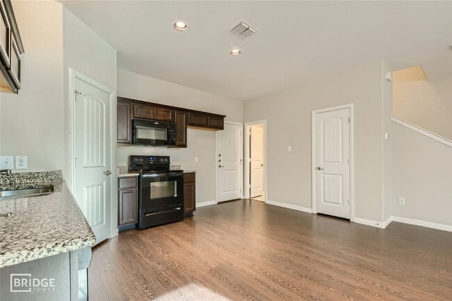 Building Photo - 1312 Lakecrest Ln