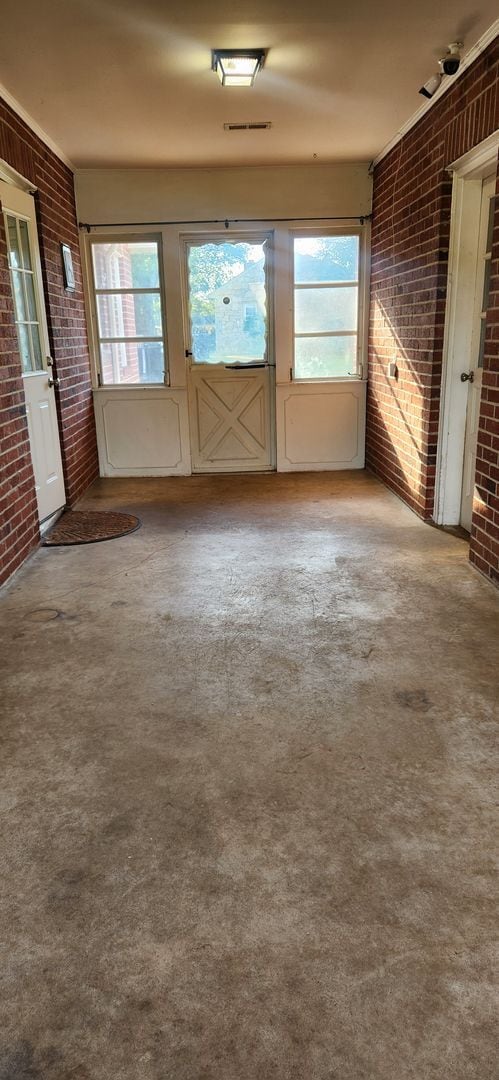 Building Photo - Large 2 Bedroom Rambler with 2 Primary Sui...