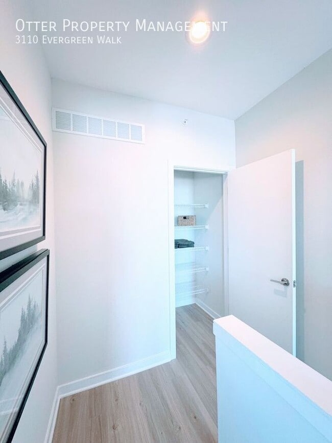 Building Photo - 3110 Evergreen Walk