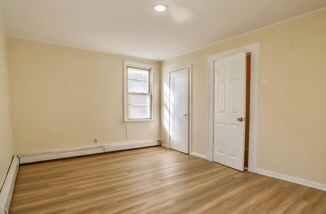 Building Photo - 84 Magnolia St