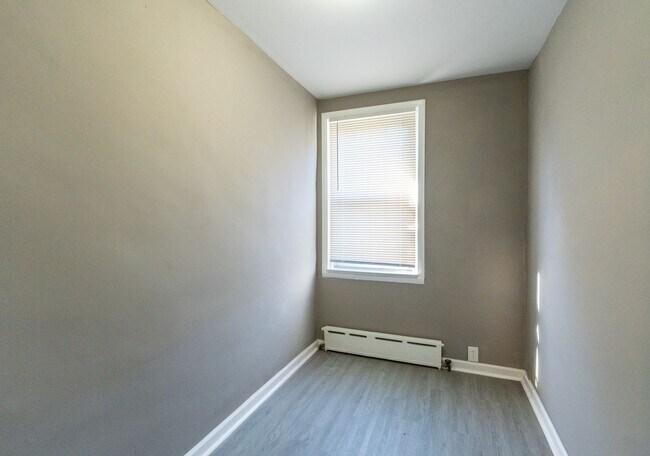 Building Photo - Elmwood Park area newly renovated 3 bedroom