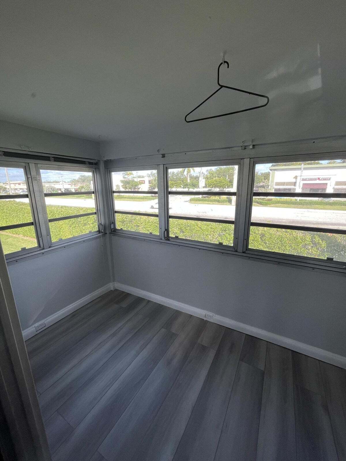 Building Photo - 1113 Lake Ter