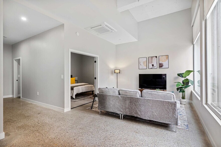 Building Photo - 205 W 4th St