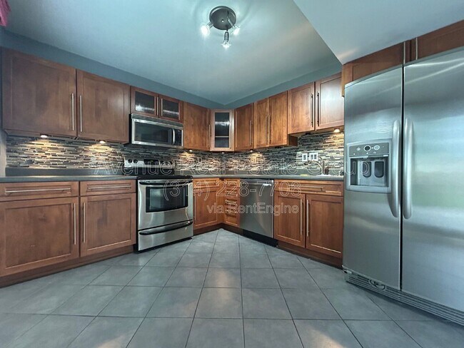 Building Photo - 411 Down Hill Dr