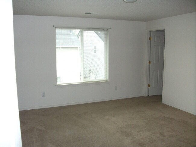 Building Photo - Large Beautiful 4 Bedroom Home w/ Loft & Upstairs Laundry Room!