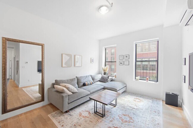 Building Photo - 519 W 45th St