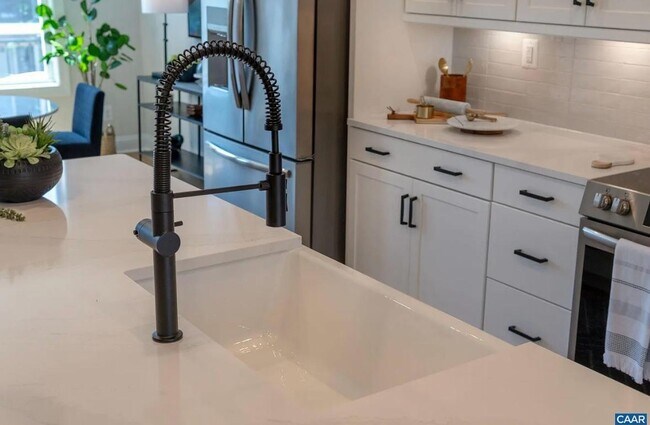 Building Photo - 805 Park Ridge Dr