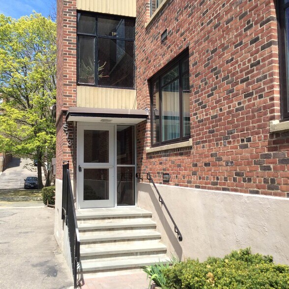 Primary Photo - 573 Washington St