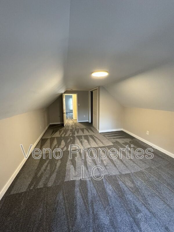 Building Photo - 25 William St