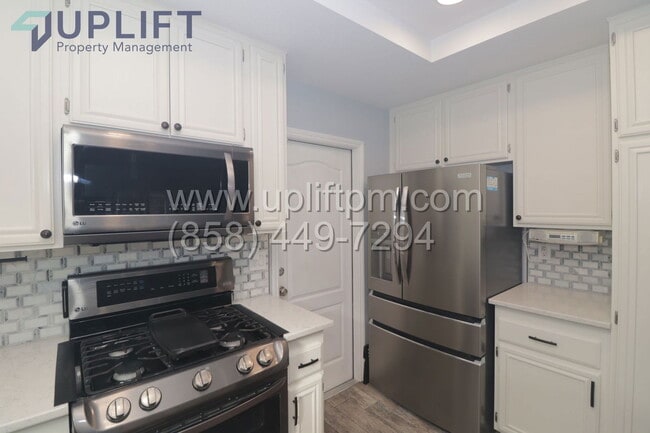 Building Photo - 9429 Calle Del Lago