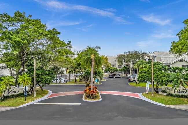 Building Photo - 2881 N Oakland Forest Dr