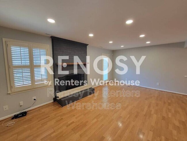 Building Photo - 914 Wildwood Square Ct