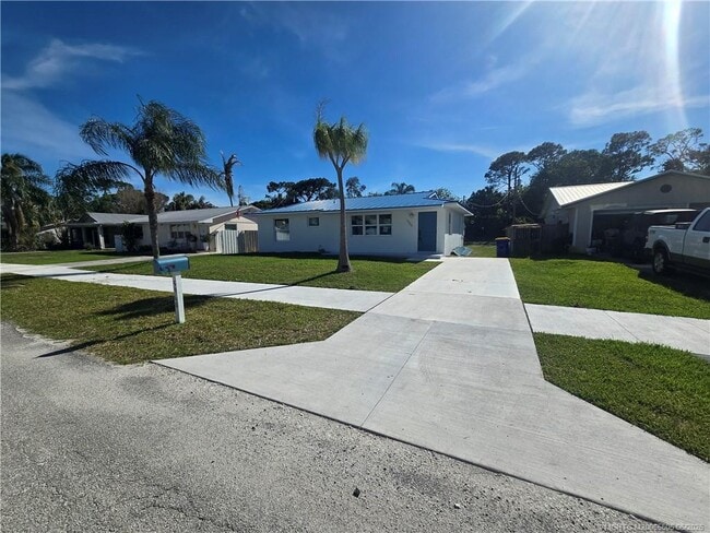 Building Photo - 5968 SE Avalon Dr