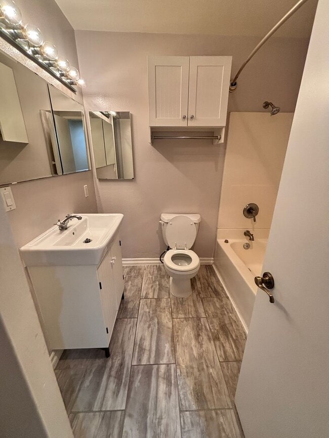 Building Photo - TWO-STORY TOWNHOME FOR RENT IN CLAIREMONT - 2BD/1.5BA - ONLY $3,045/MO