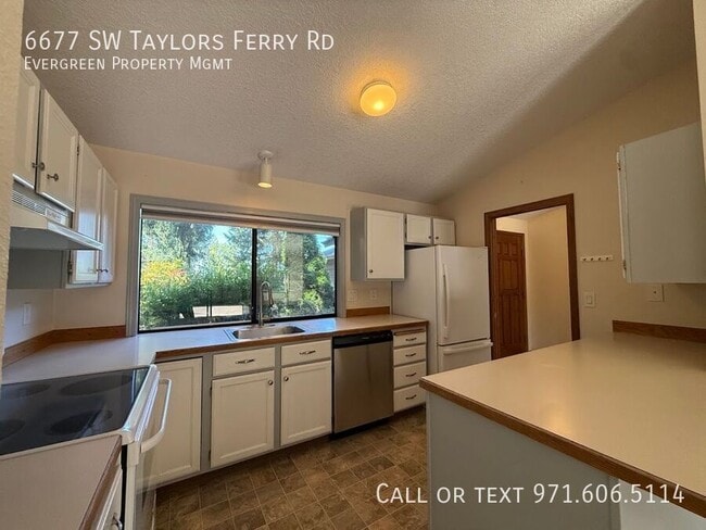 Building Photo - 6677 SW Taylors Ferry Rd