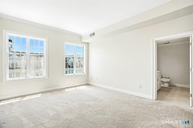 Building Photo - 142 East Ave