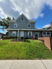 Building Photo - NEW LISTING: 1-Bed w/ Private Laundry & Parking