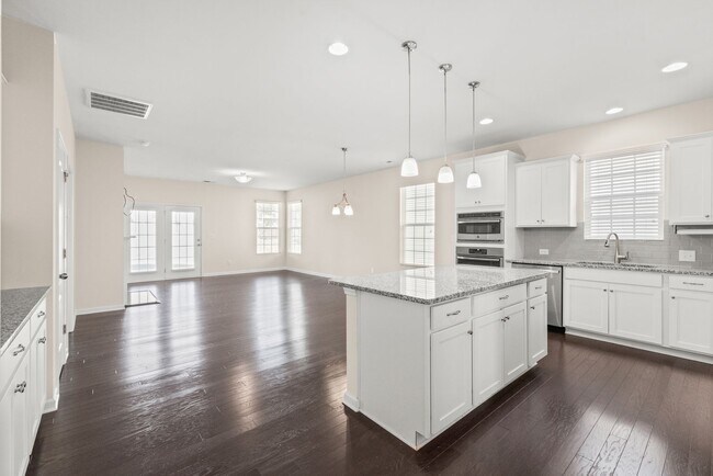 Building Photo - 3 Bedroom Home in Belmont!