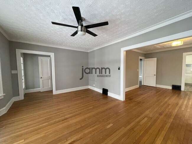 Building Photo - 2121 Carabel Ave
