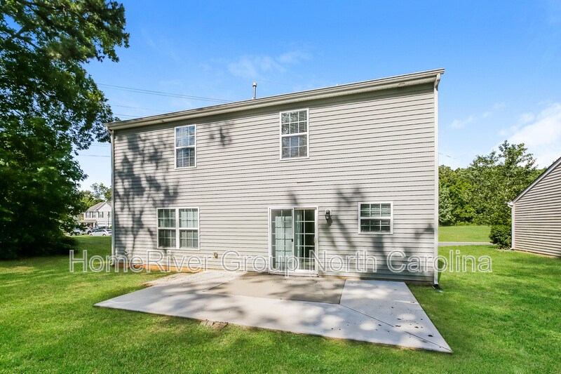Building Photo - 318 Lind Point Ln