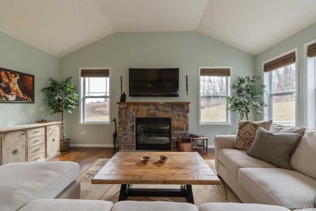 Building Photo - 861 Lattintown Rd