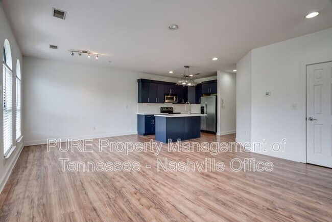 Building Photo - 760 Wedgewood Park