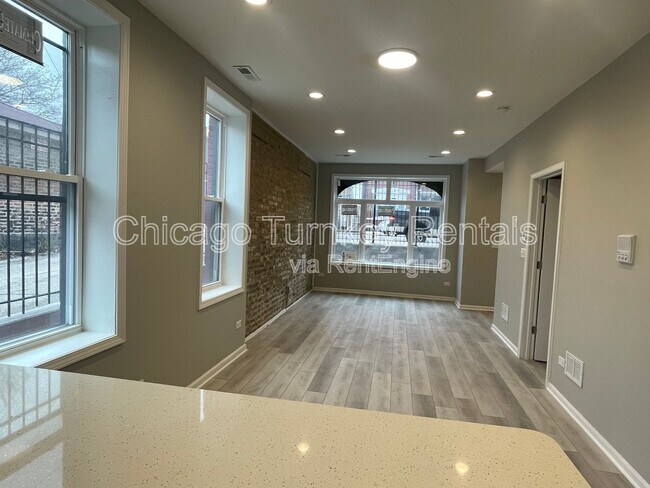 Building Photo - 2112 W 23rd Pl