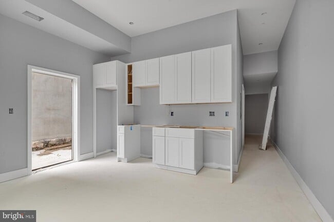 Building Photo - 2119 N Front St