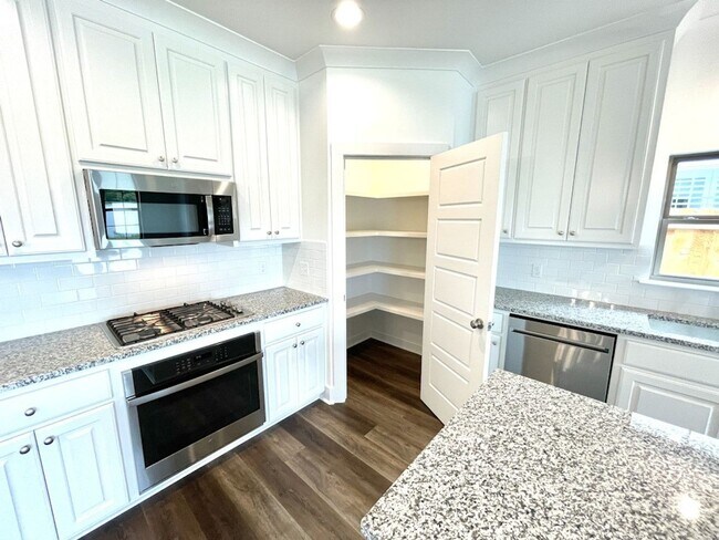 Building Photo - 4 Bedroom Home in Willows at Bayou Fountain