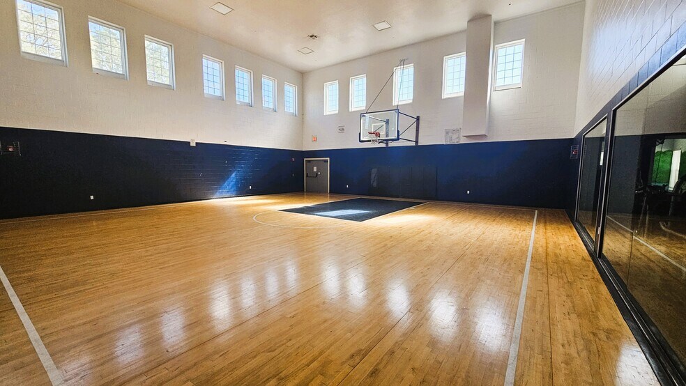 club house indoor basketball court - 2801 Chancellorsville Dr