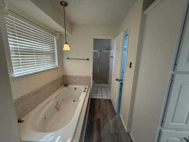 Building Photo - 4 Bed Brick Home! Zia School District! - Pets Welcome!!!