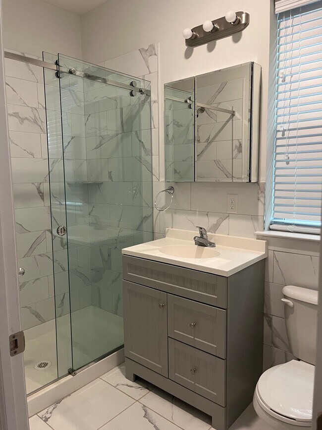 Building Photo - 93 Evergreen St