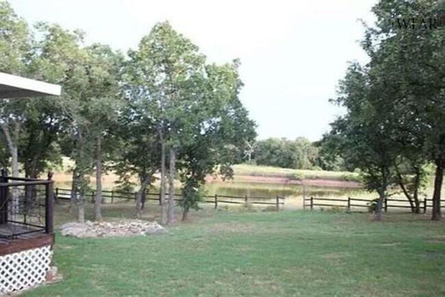 Building Photo - 126 Country Club Dr