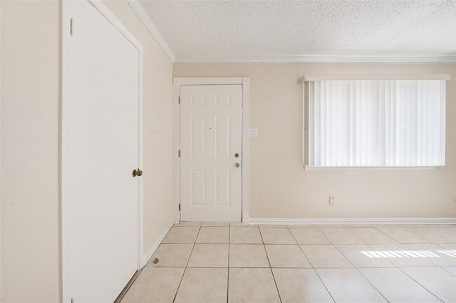Building Photo - 12028 Mighty Oak Dr