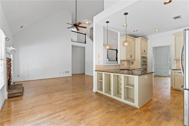Building Photo - 1249 McLendon Dr