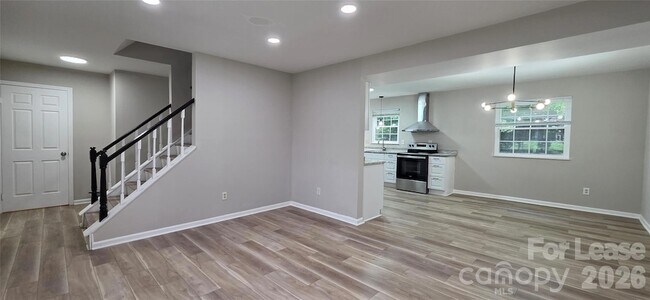 Building Photo - 7200 Shadowlake Dr