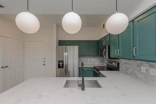 Building Photo - 3102 Kings Rd