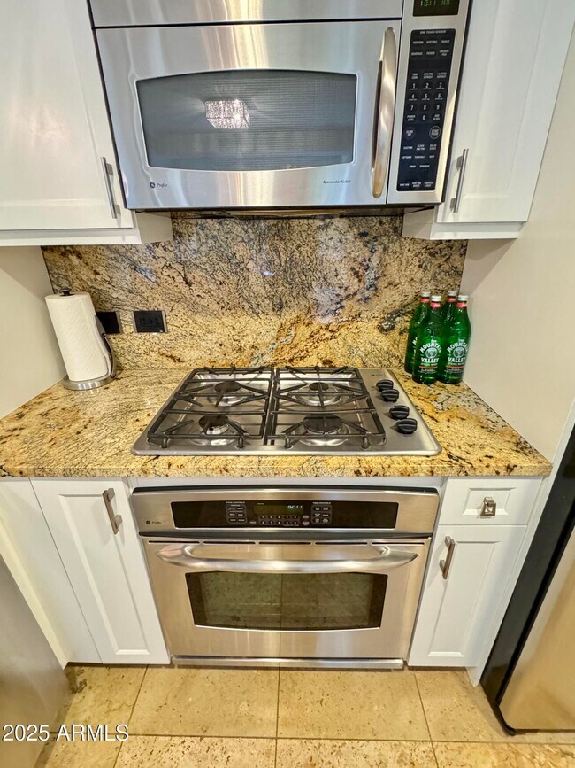 Building Photo - 7141 E Rancho Vista Dr
