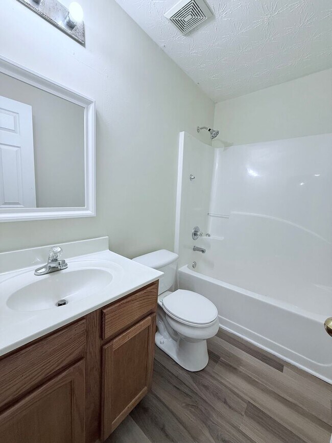 Building Photo - Large townhome in downtown Dawsonville