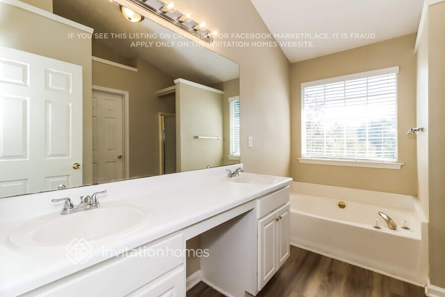 Building Photo - 1343 Dalesford Dr