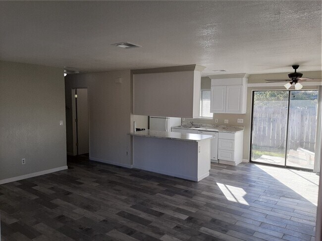 Living Room - 2556 Sabre Ct
