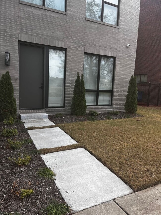 Building Photo - 712 N Magnolia St