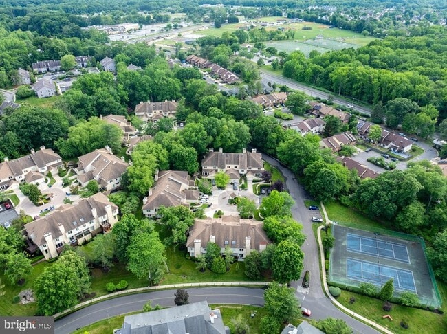 Building Photo - 1410 Chanticleer