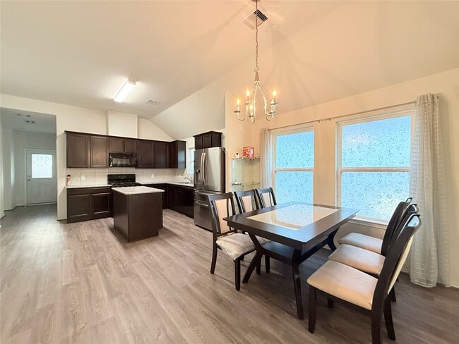 Building Photo - 15515 Islandview Ln