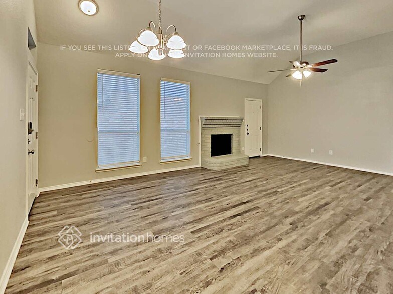 Building Photo - 2401 Baretta Dr