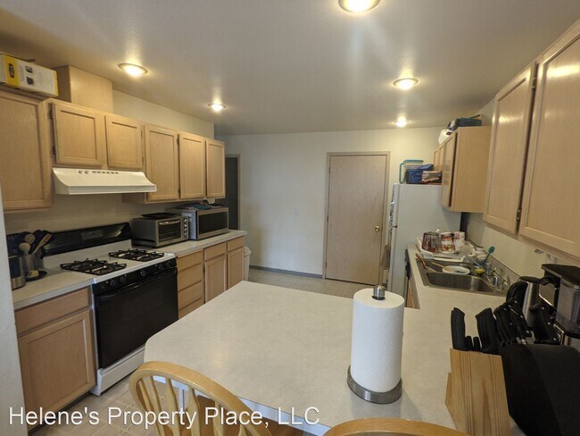 Building Photo - 3 br, 2.5 bath House - 259 NW Clay Court