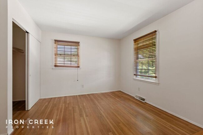 Building Photo - 59 Starmount Dr