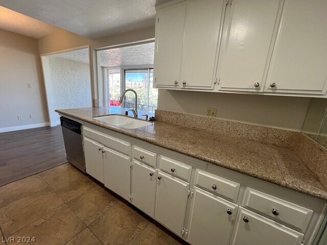 Building Photo - 1390 E Vegas Valley Dr